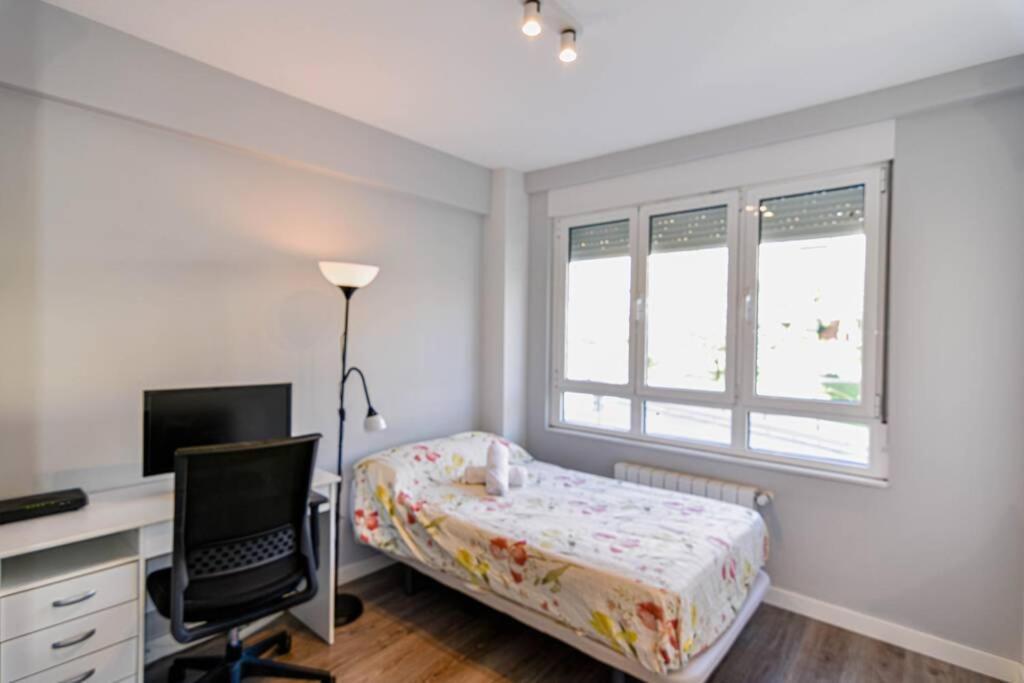 Comodo Apartamento En Puertochico, Cerca De Todo. Santander Esterno foto