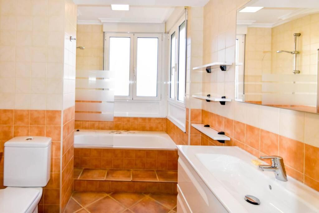 Comodo Apartamento En Puertochico, Cerca De Todo. Santander Esterno foto